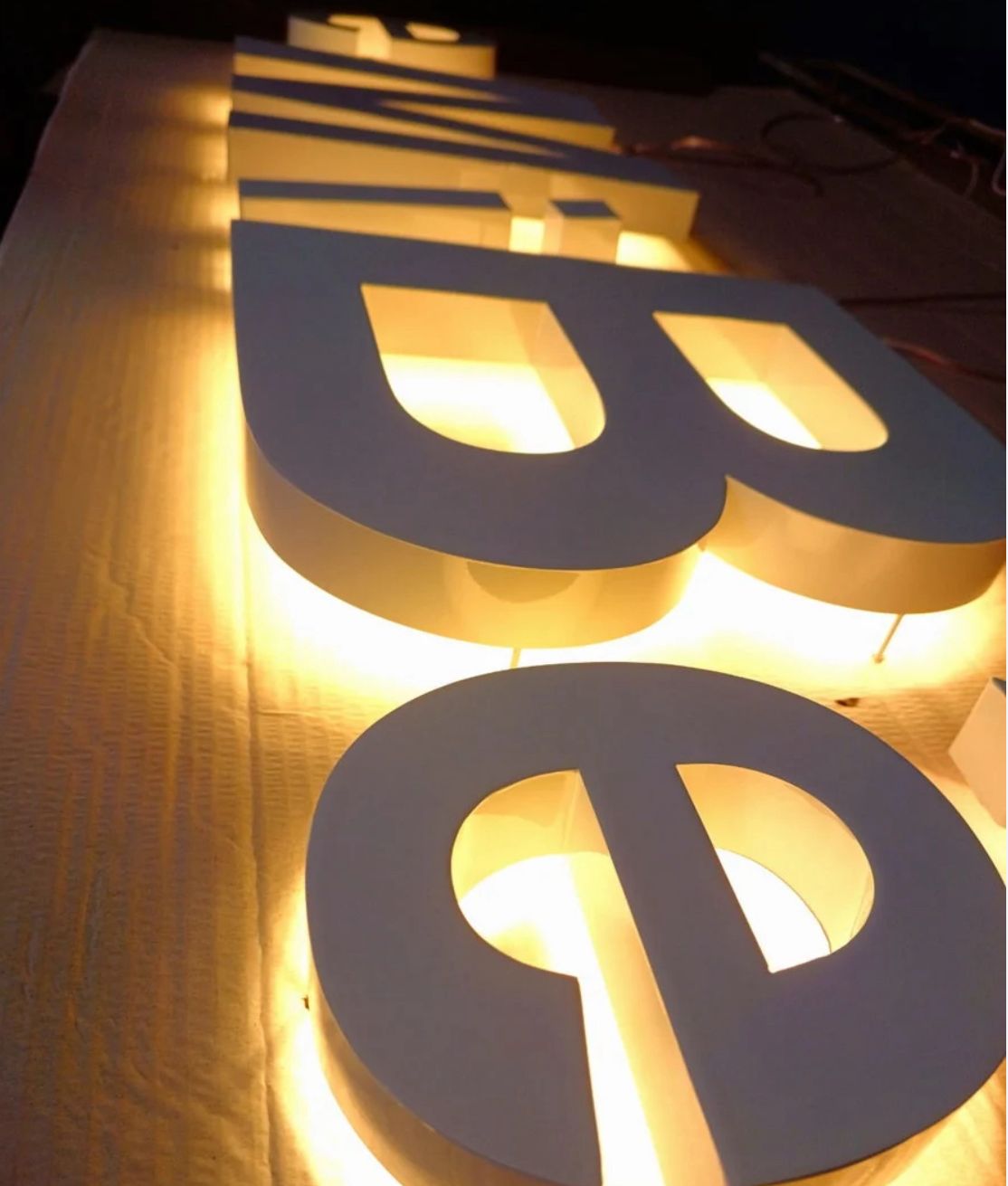 Letra caixa iluminada